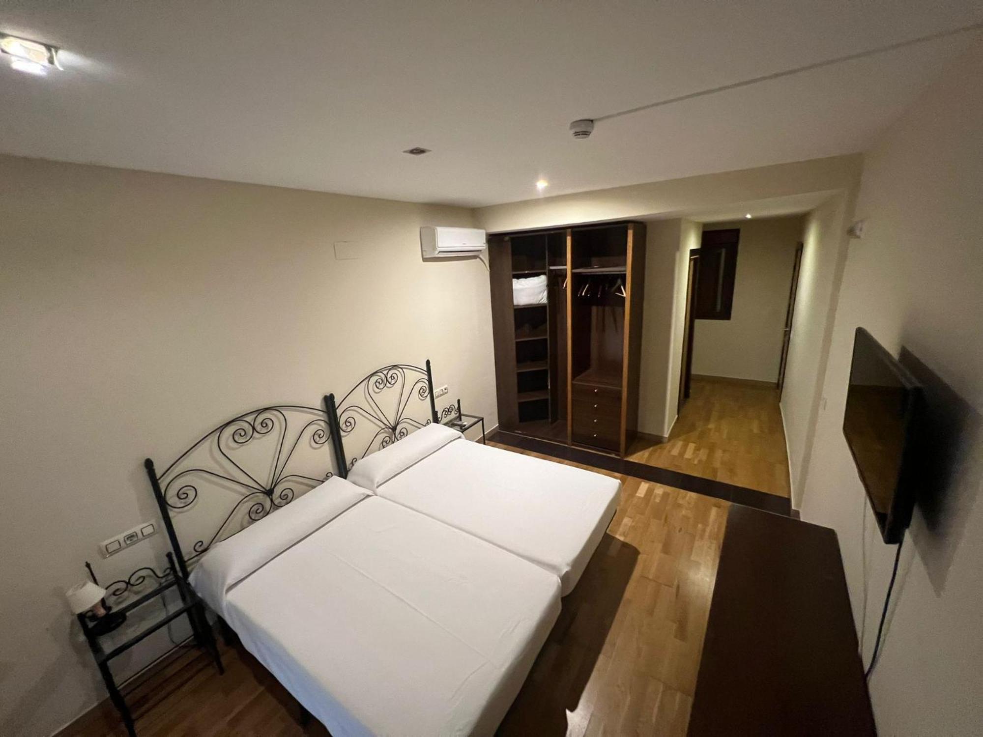 Hostal El Pasaje Puente Genil Buitenkant foto